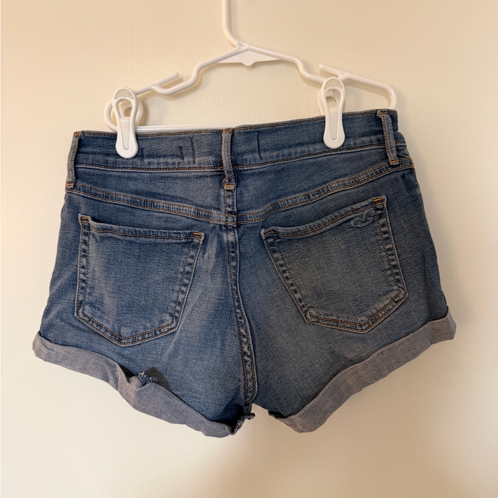 Women’s Hollister Low Rise Denim Shorts - Picture 2 of 6